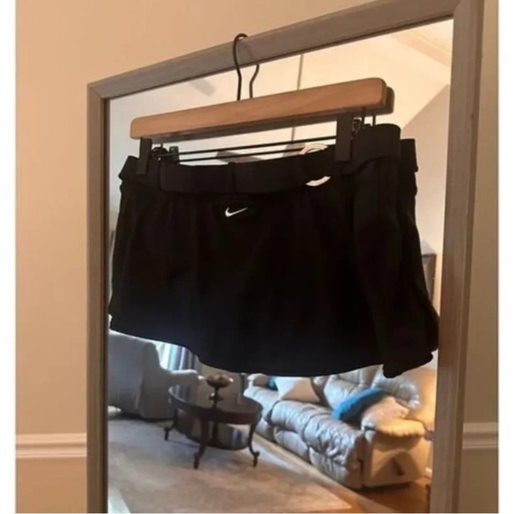 Nike Swim Shorts Size 10 Versatile Black Shorts with Adjustable Waist - Picture 4 of 6